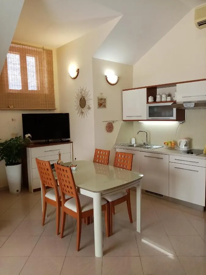 Guest house Apartments & Rooms Trogir Stars Free Parking