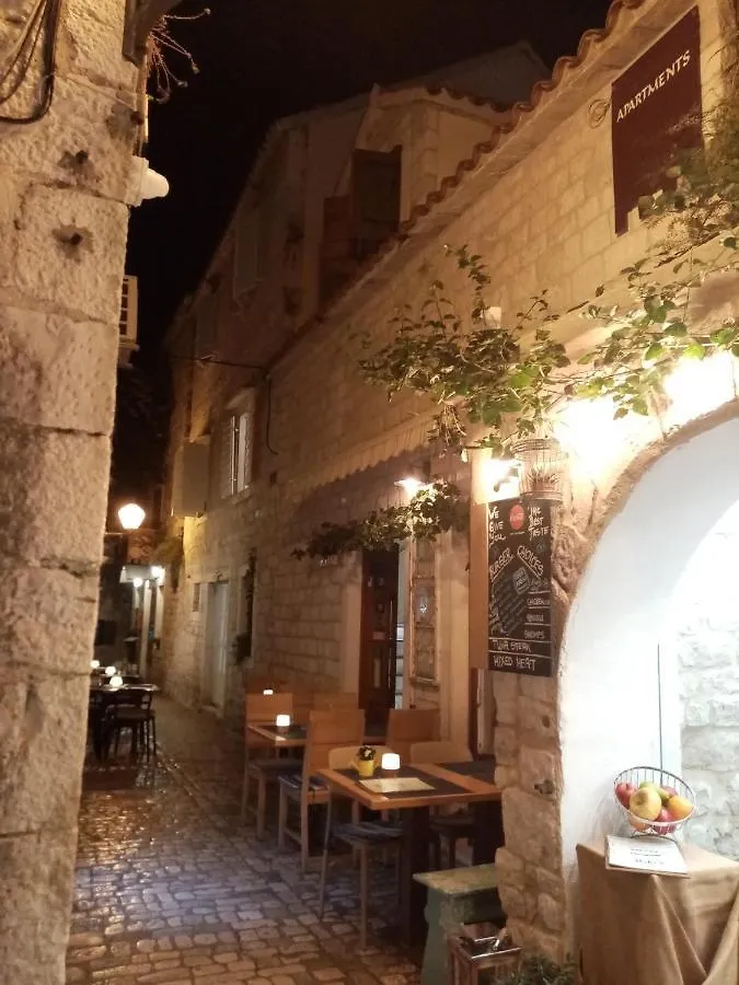 Guest house Apartments & Rooms Trogir Stars Free Parking