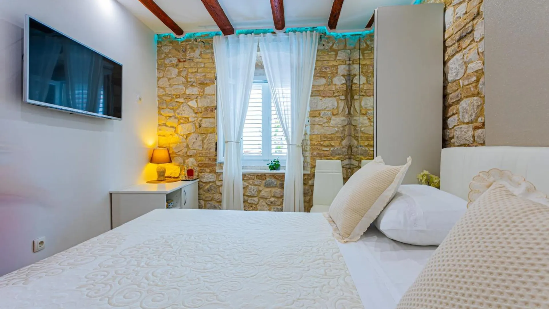 Apartments & Rooms Trogir Stars Free Parking 4*,