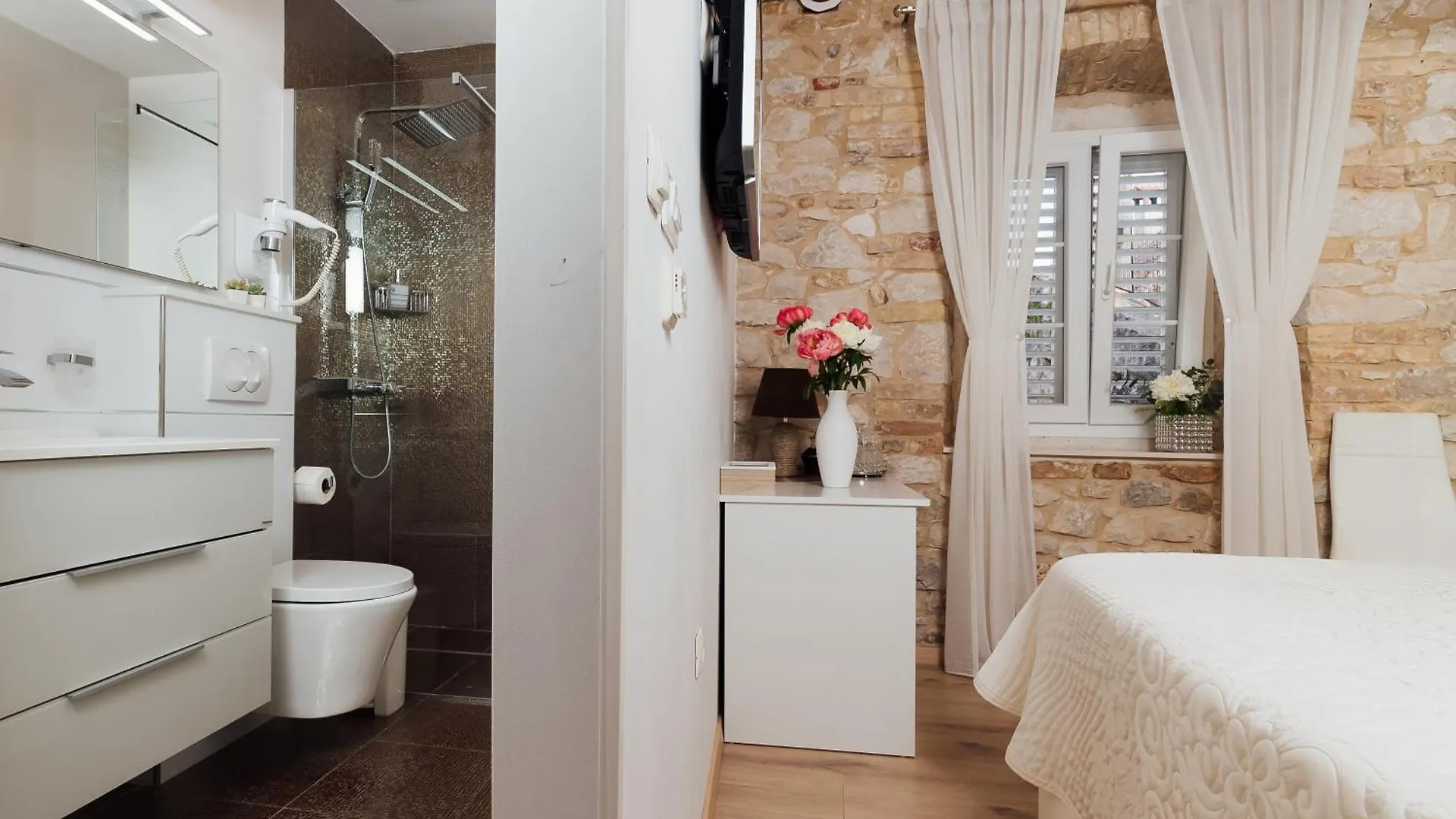 Old Town Villa Trogir Stars With Free Parking Гостевой дом