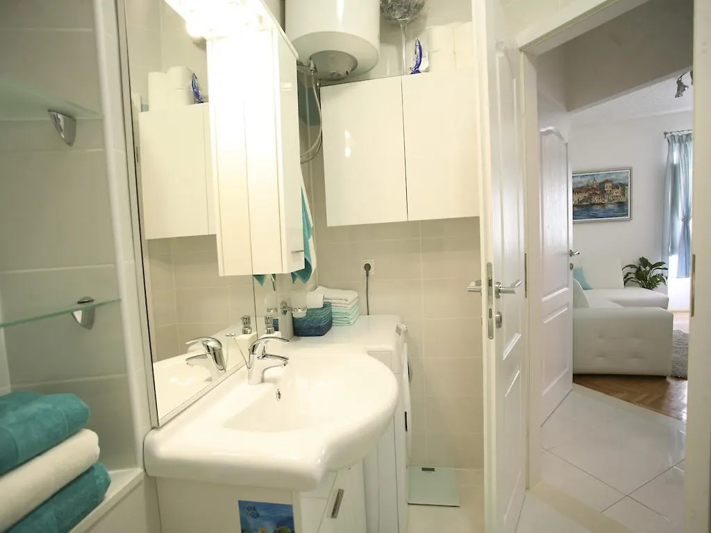 Guest house Apartments & Rooms Trogir Stars Free Parking