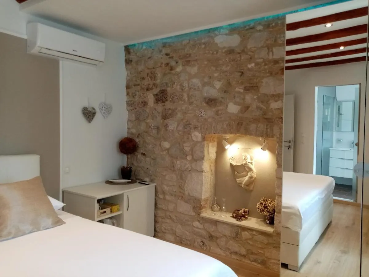 Gostinjska kuća Apartments & Rooms Trogir Stars Free Parking