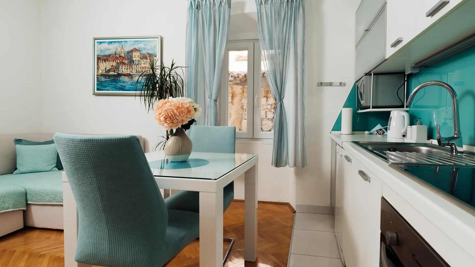 Old Town Villa Trogir Stars With Free Parking 4*,  Kroatië