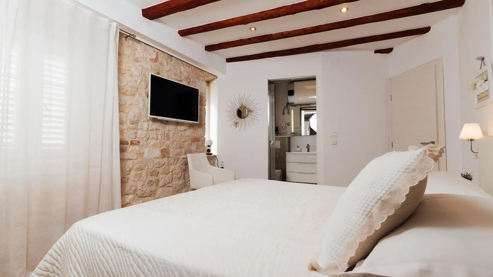 Old Town Villa Trogir Stars With Free Parking 4*,