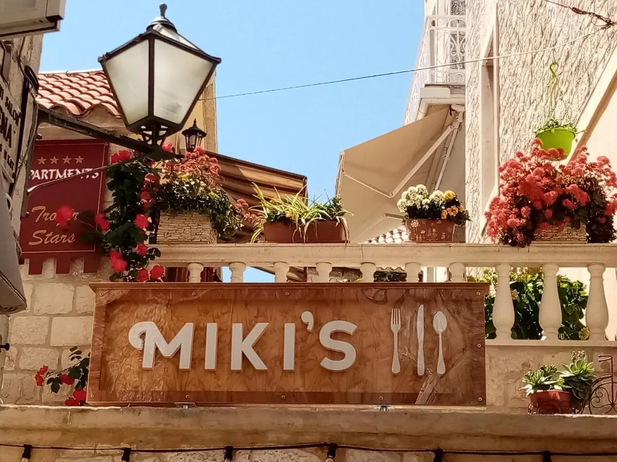 Apartments & Rooms Trogir Stars Free Parking בית הארחה