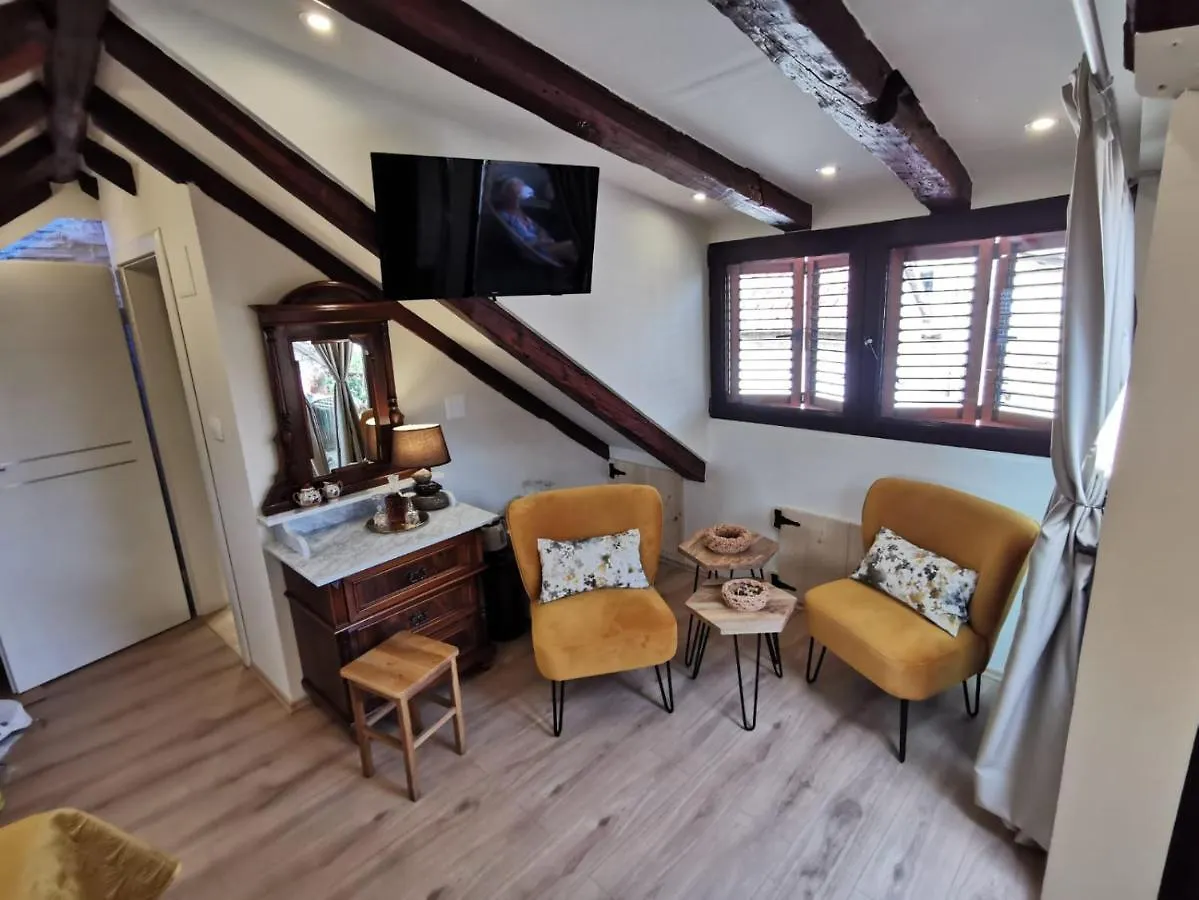 בית הארחה Apartments & Rooms Trogir Stars Free Parking