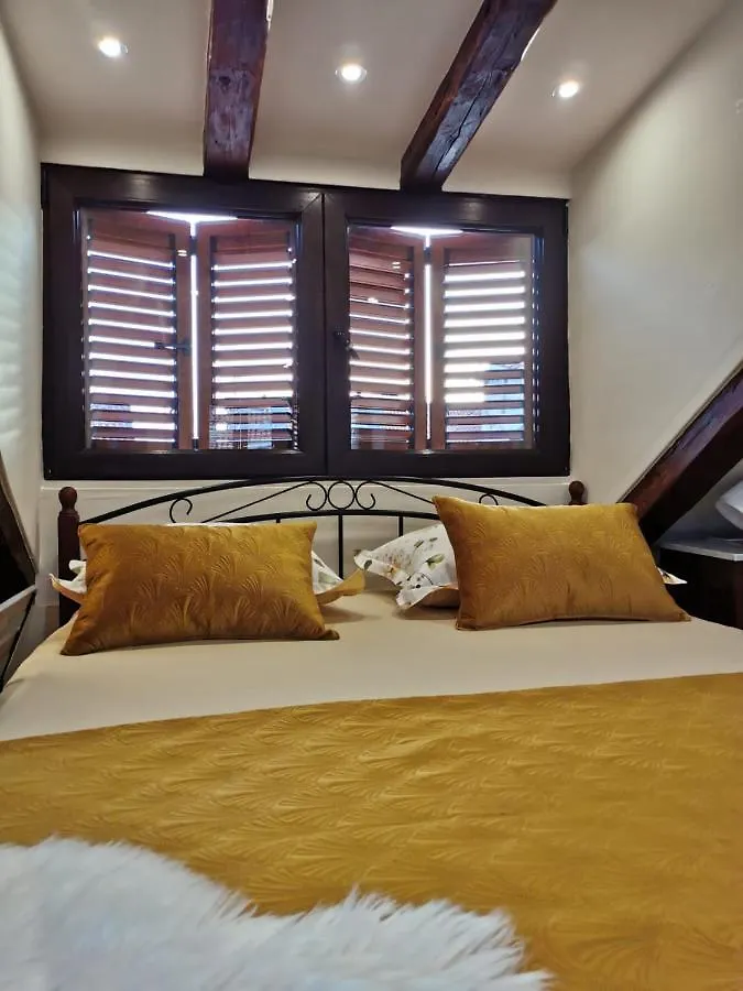 Apartments & Rooms Trogir Stars Free Parking בית הארחה