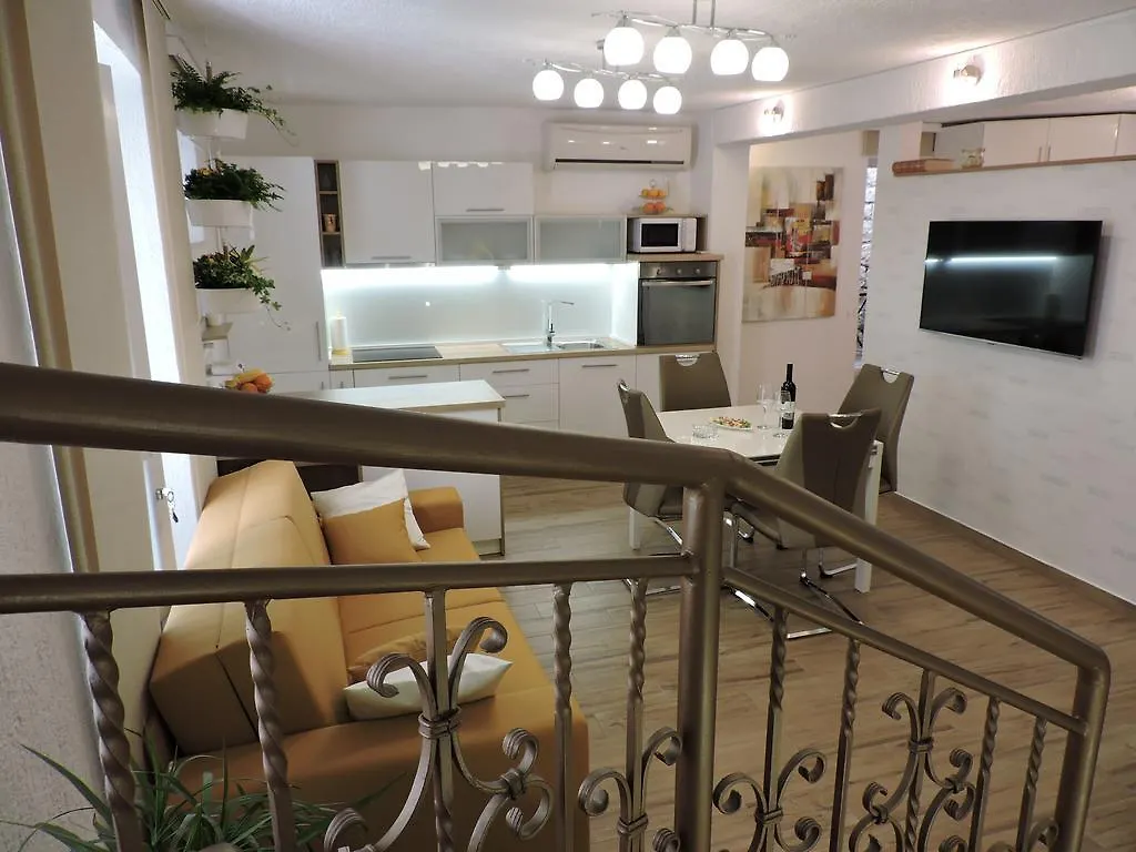 בית הארחה Apartments & Rooms Trogir Stars Free Parking
